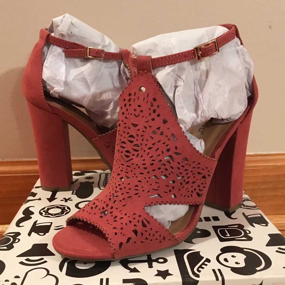 Bamboo Chunky Mauve Eyelet “Lace” Suede Heels